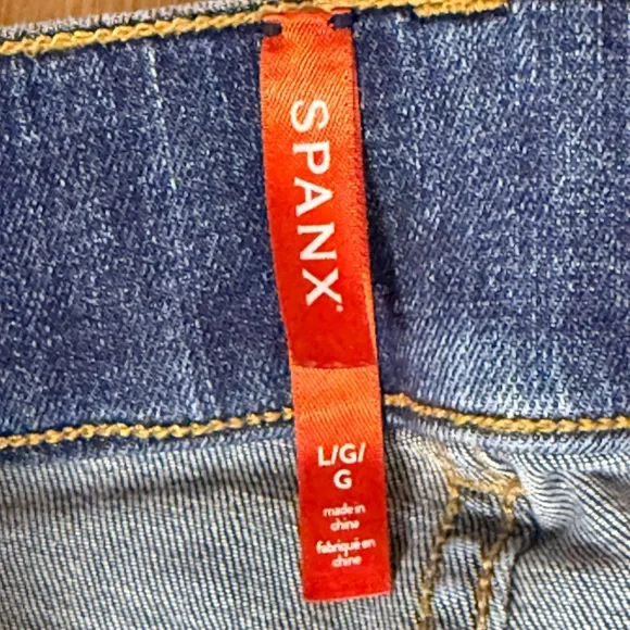 SPANX Pull-On Flare Jeans Dark Wash Size Large - Picture 4 of 6